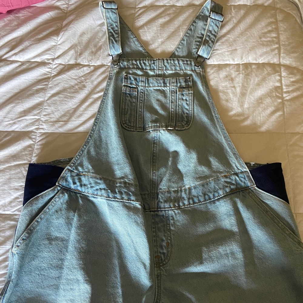 Old Navy maternity overall shorts size large